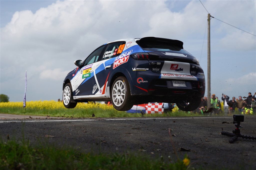 Jacob Madsen og Line Nedergaard var flyvende i deres nye Peugeot 208 Rally4.
(Foto: Sascha Dörrenbacher)